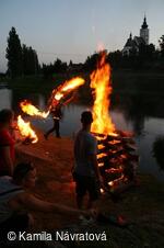 * Z DĚNÍ VE MĚSTĚ